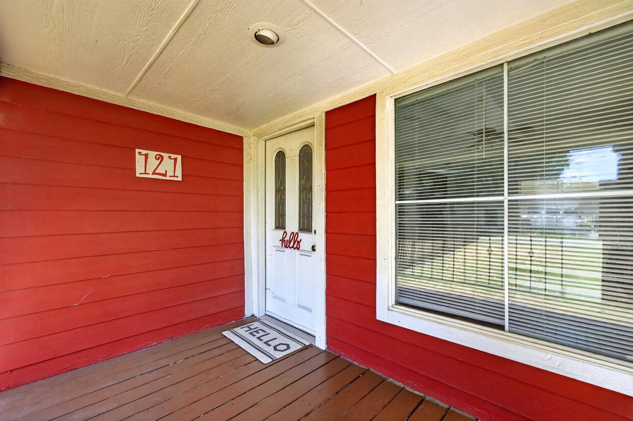 Farmersville House: 121 N Hamilton