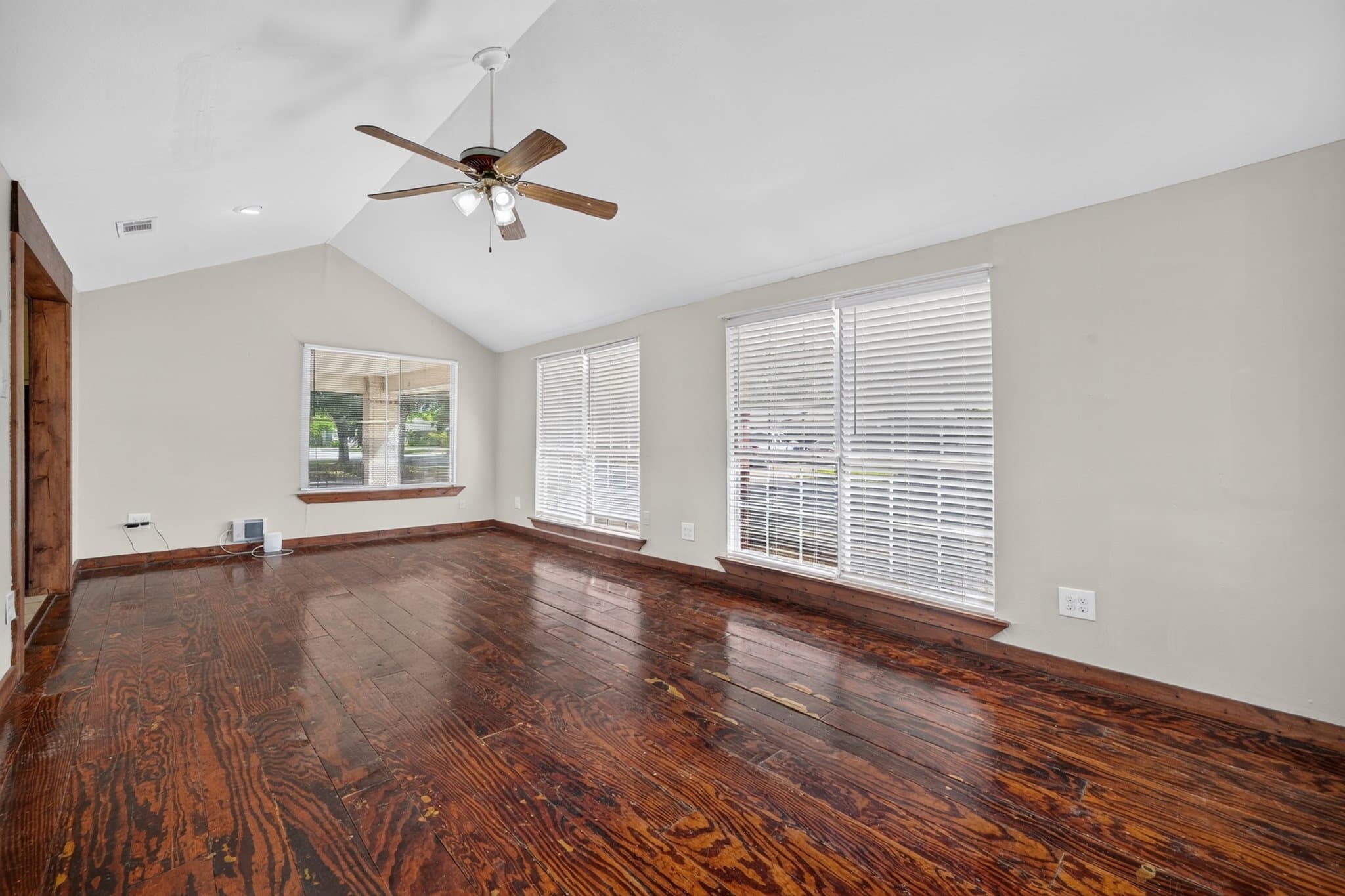 Farmersville House: 121 N Hamilton