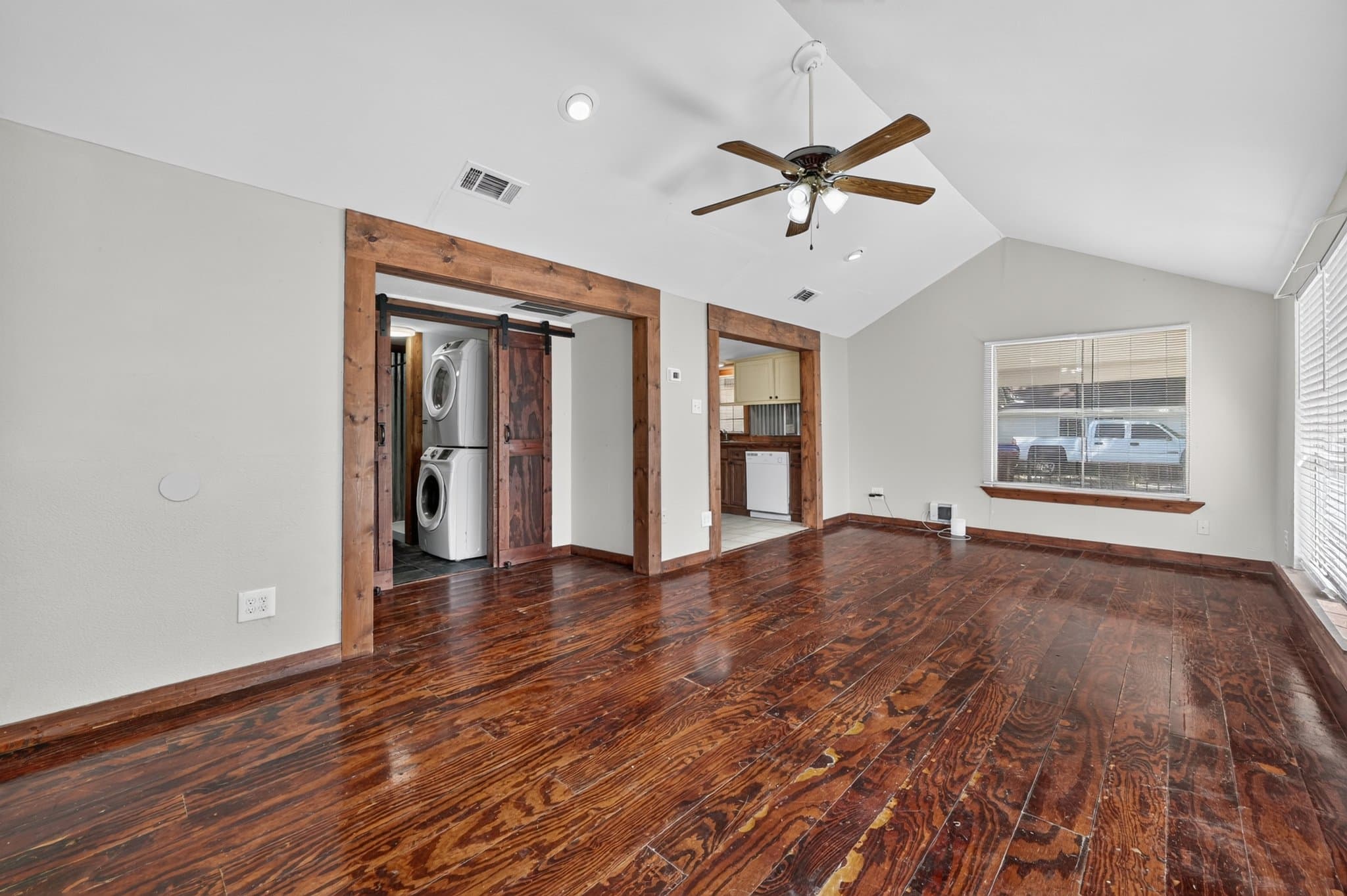 Farmersville House: 121 N Hamilton