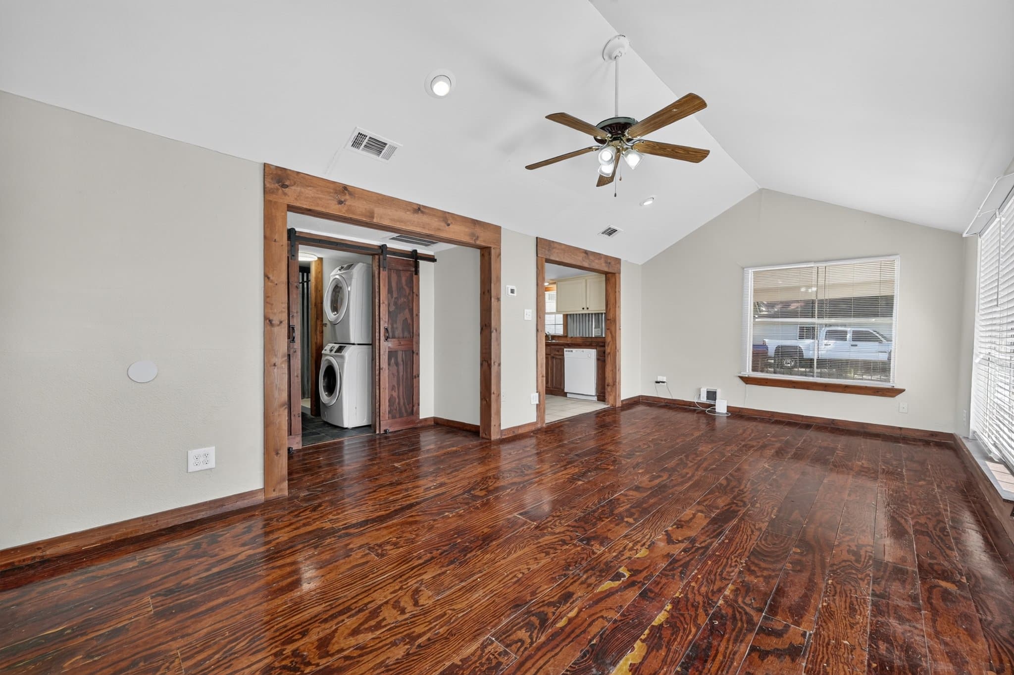 Farmersville House: 121 N Hamilton