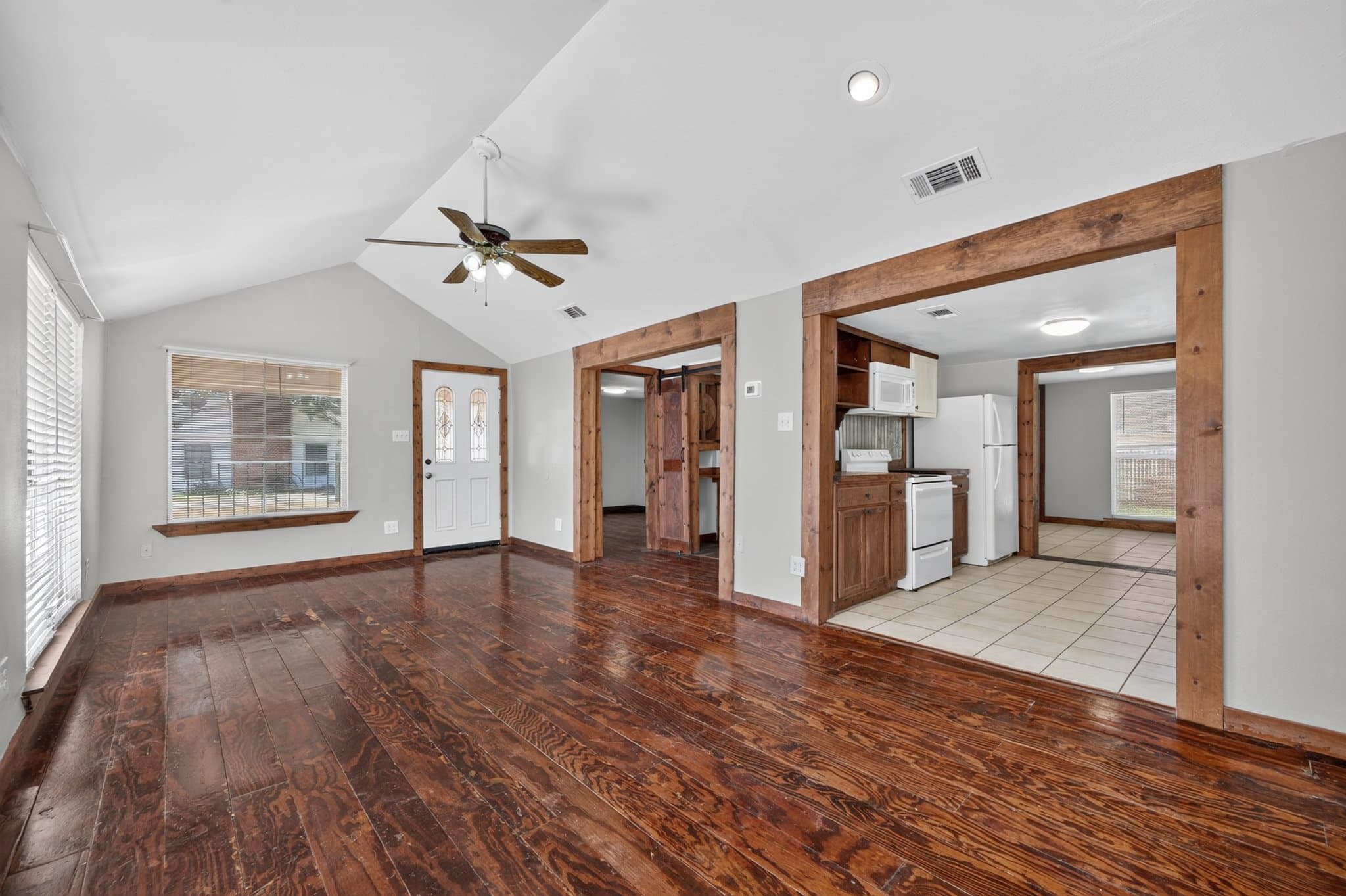 Farmersville House: 121 N Hamilton