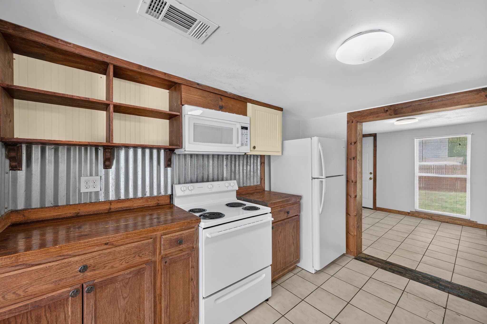 Farmersville House: 121 N Hamilton