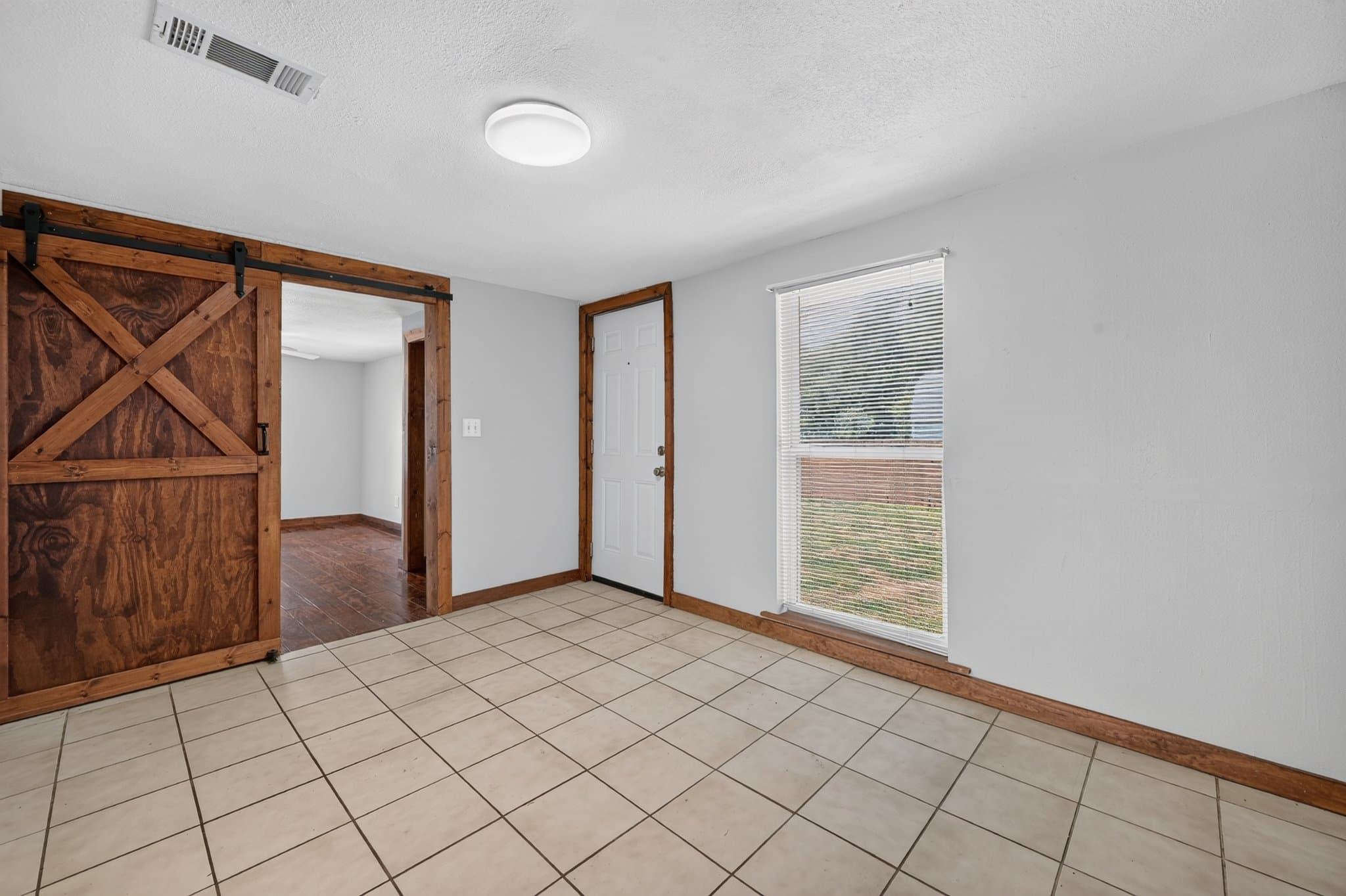 Farmersville House: 121 N Hamilton