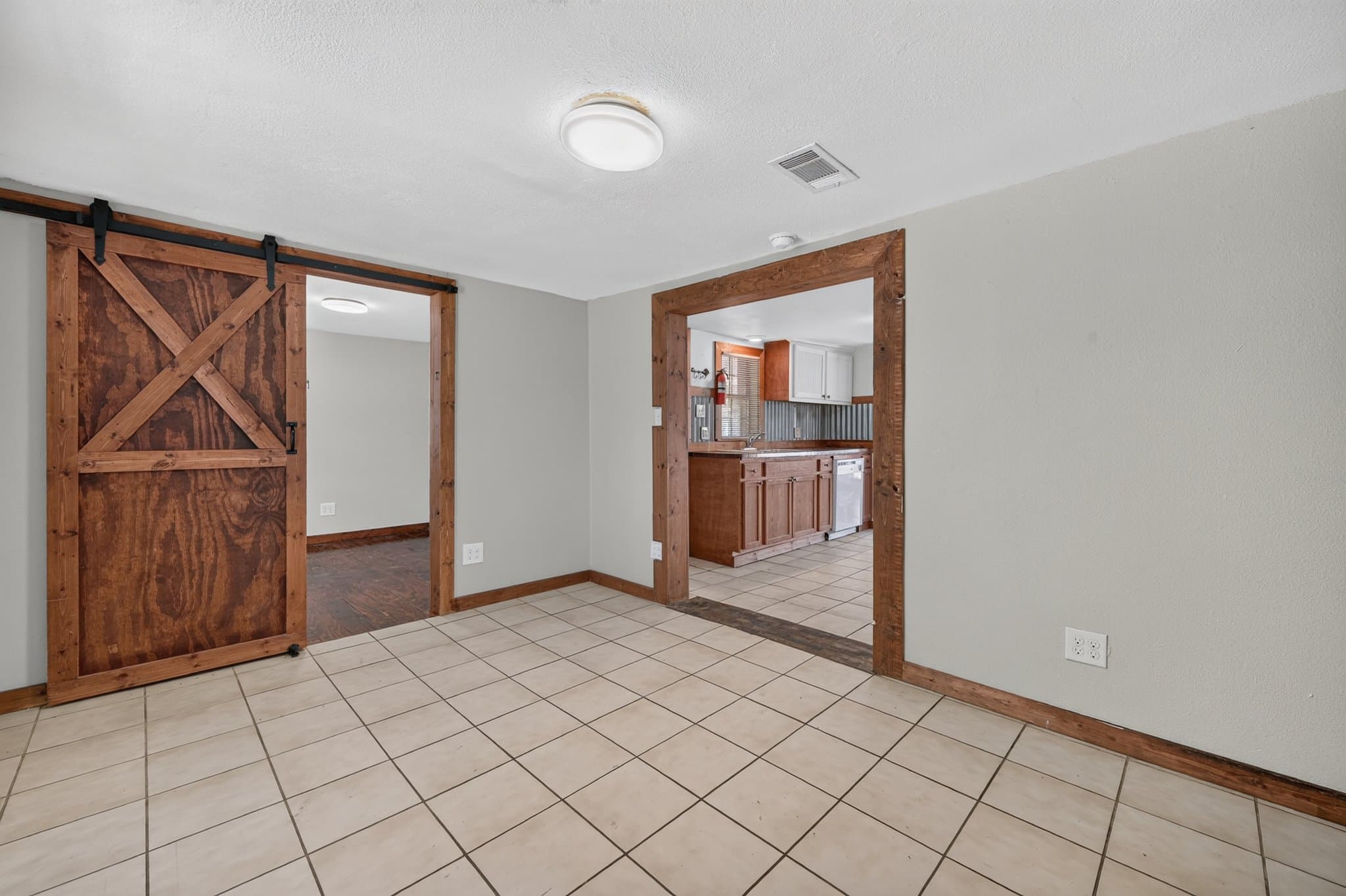 Farmersville House: 121 N Hamilton