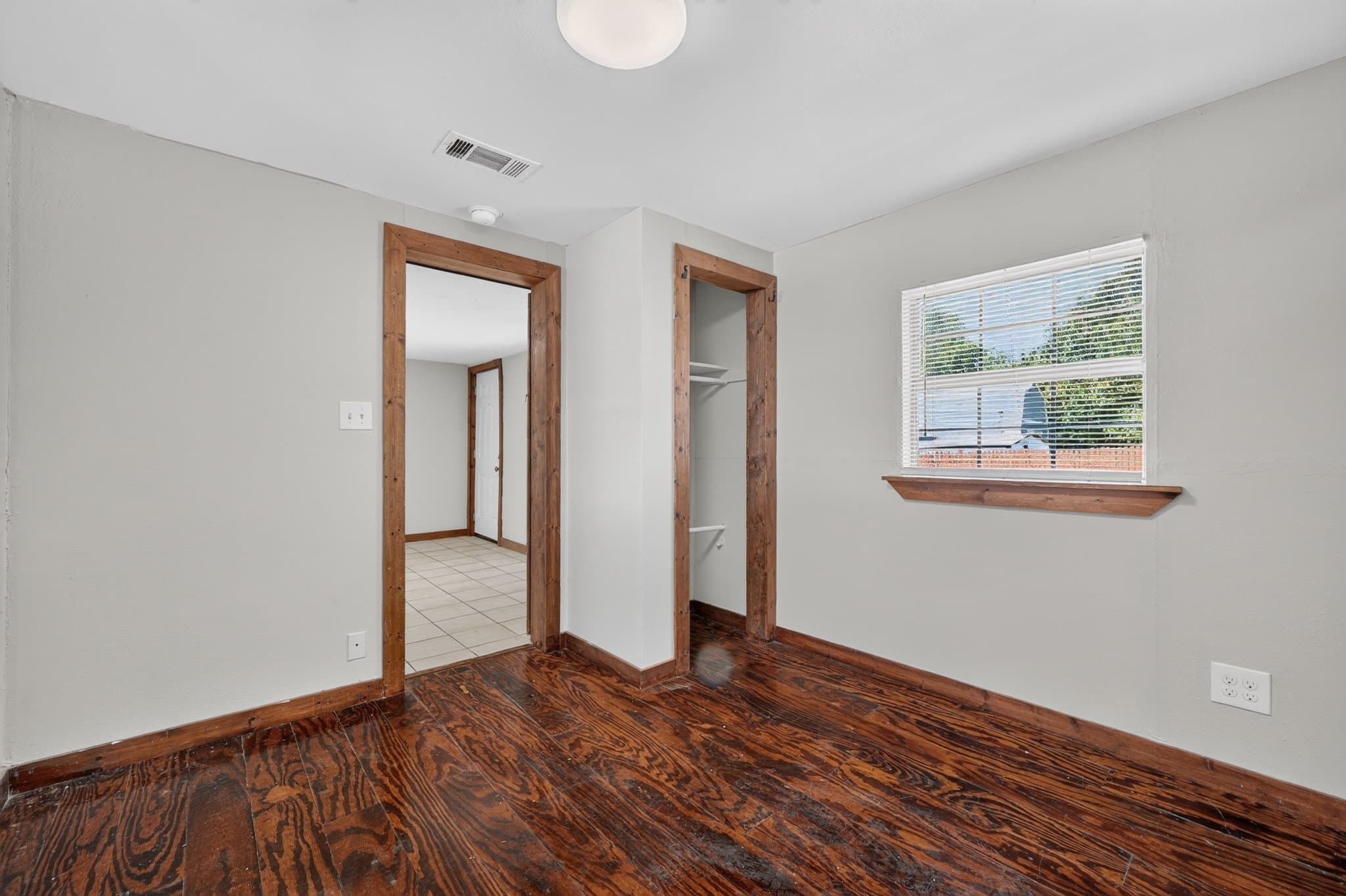 Farmersville House: 121 N Hamilton