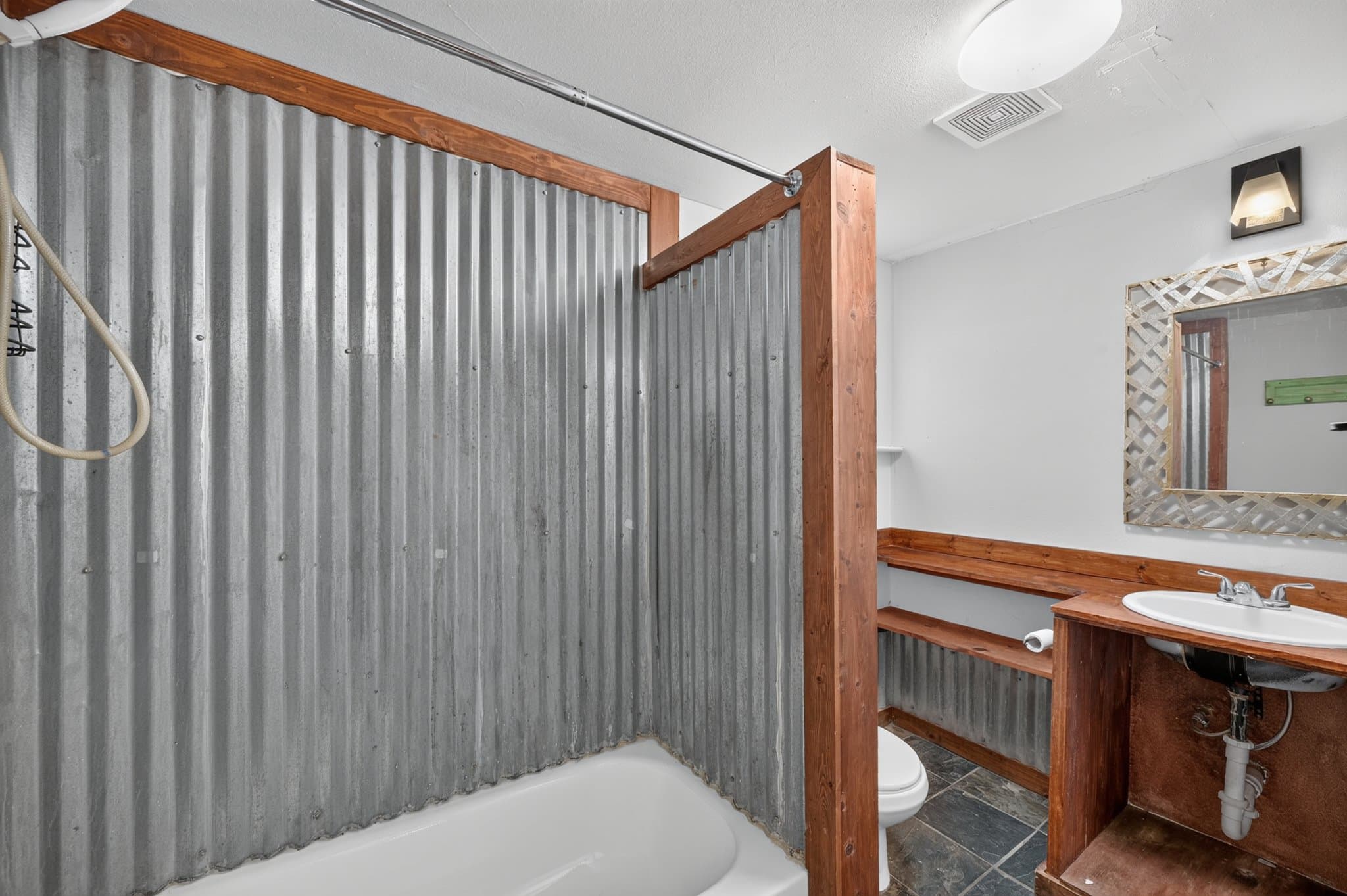 Farmersville House: 121 N Hamilton