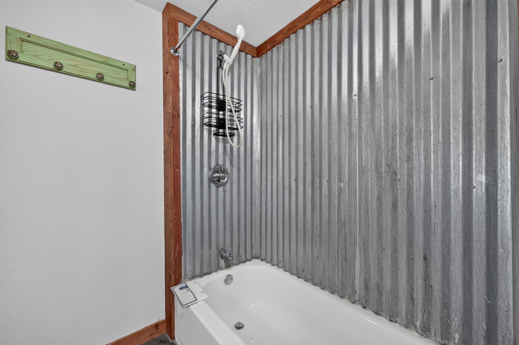Farmersville House: 121 N Hamilton