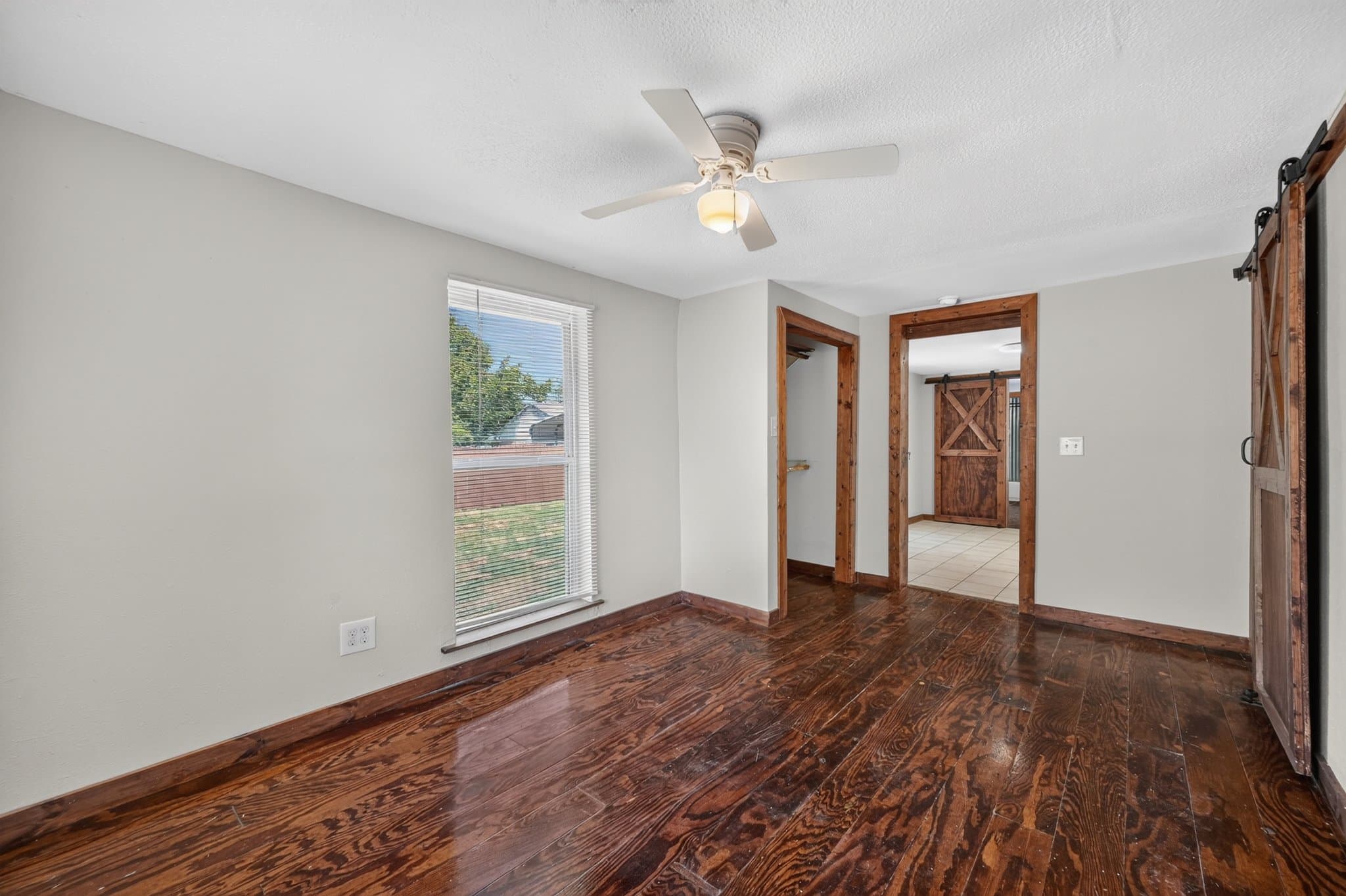 Farmersville House: 121 N Hamilton