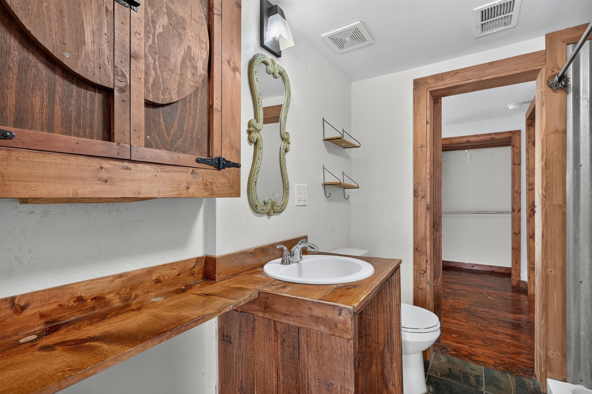 Farmersville House: 121 N Hamilton