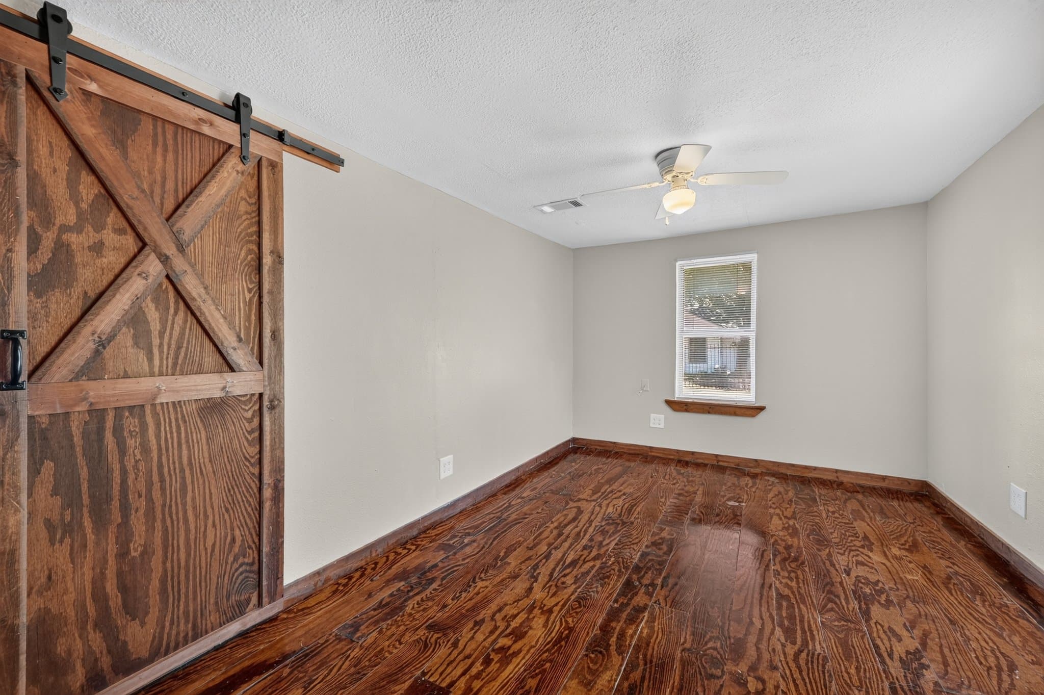 Farmersville House: 121 N Hamilton