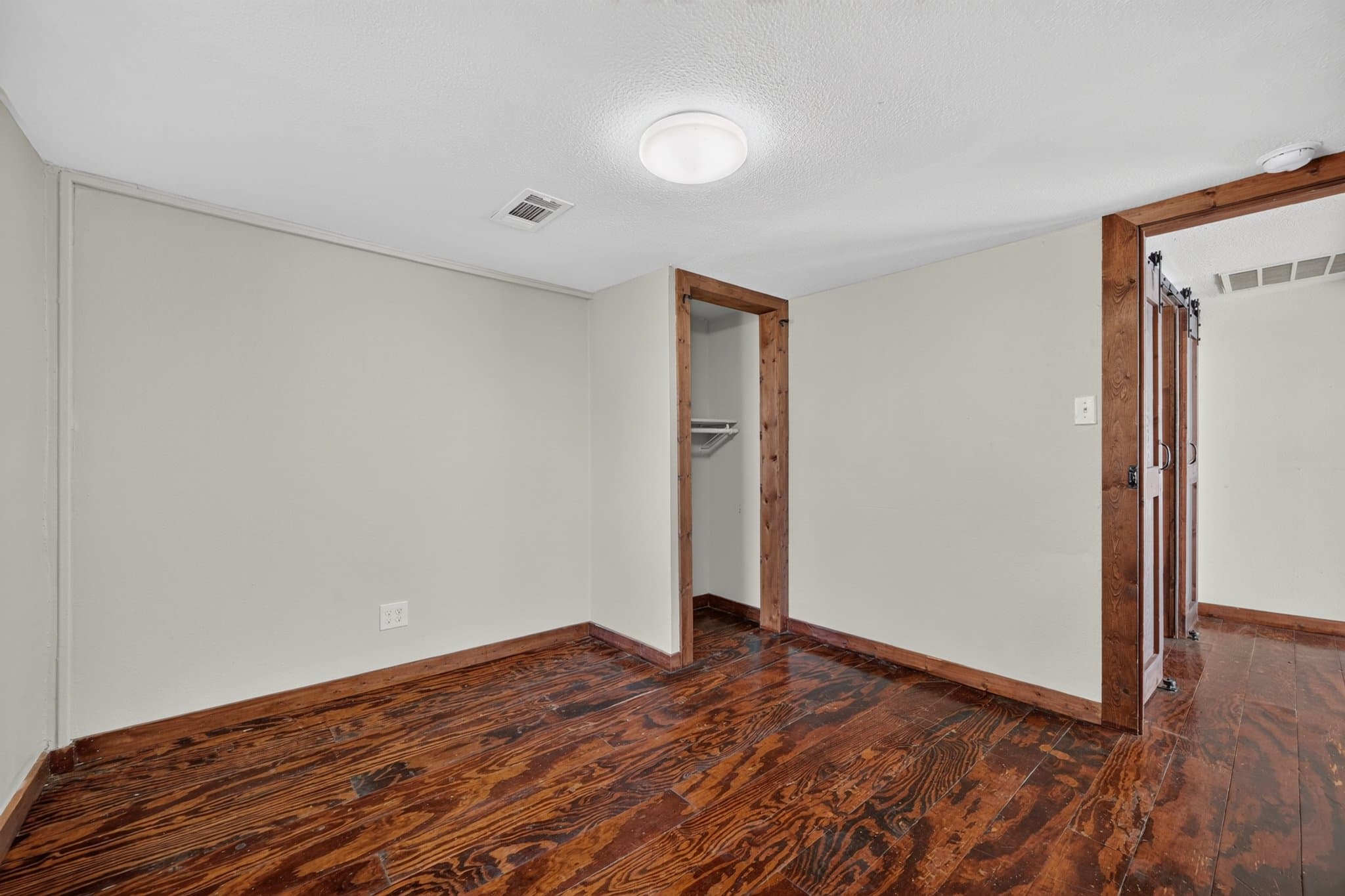Farmersville House: 121 N Hamilton