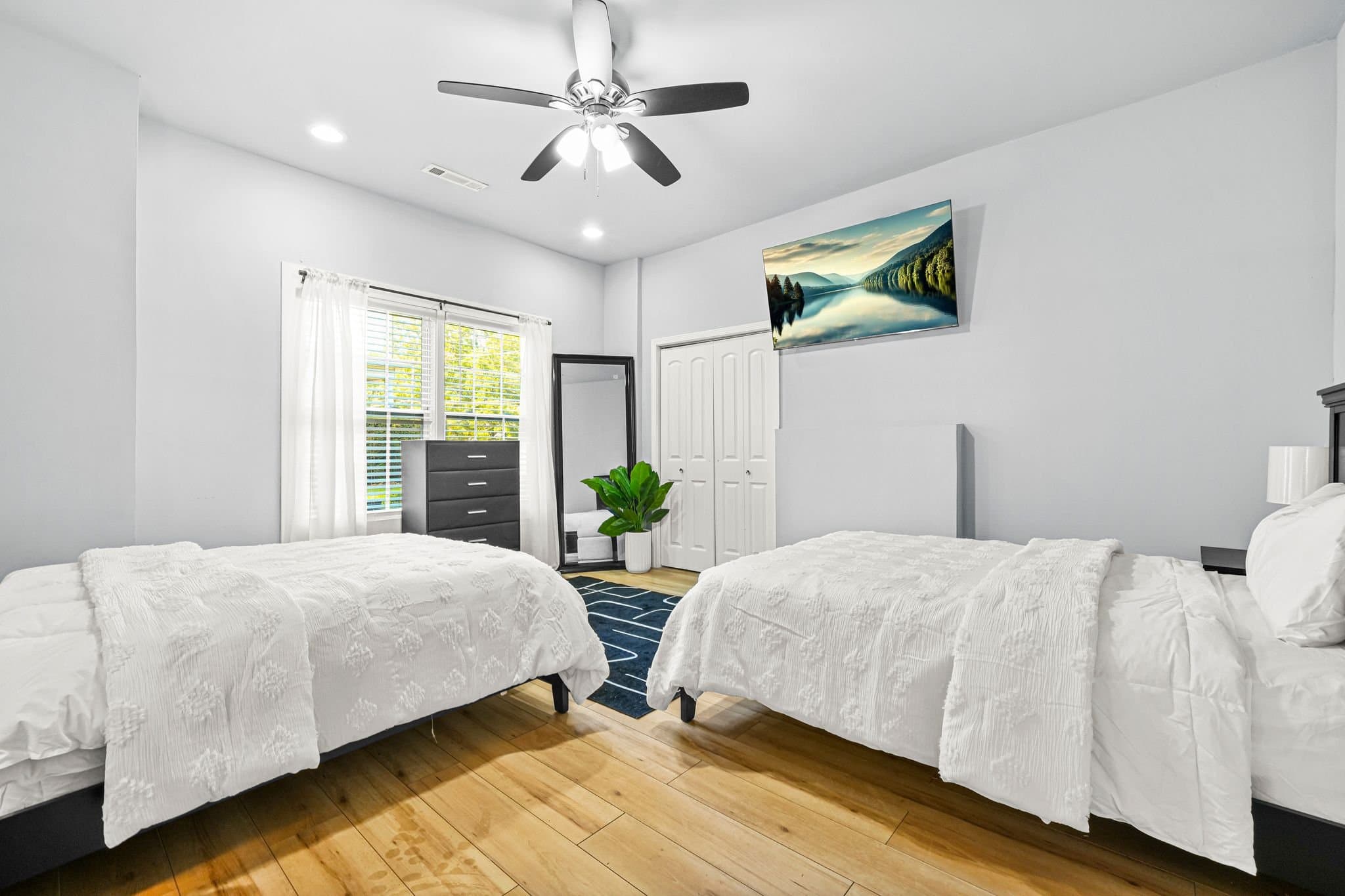 Atlanta House: 1363 Jonesboro Rd SE,