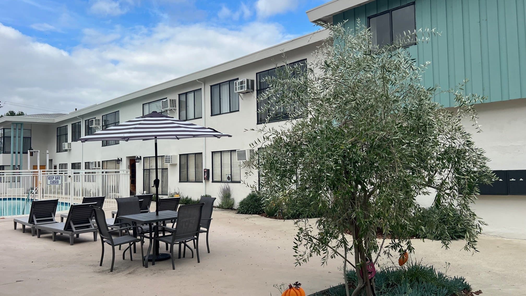 Sherman Oaks Apartment: 4469 Murietta Ave