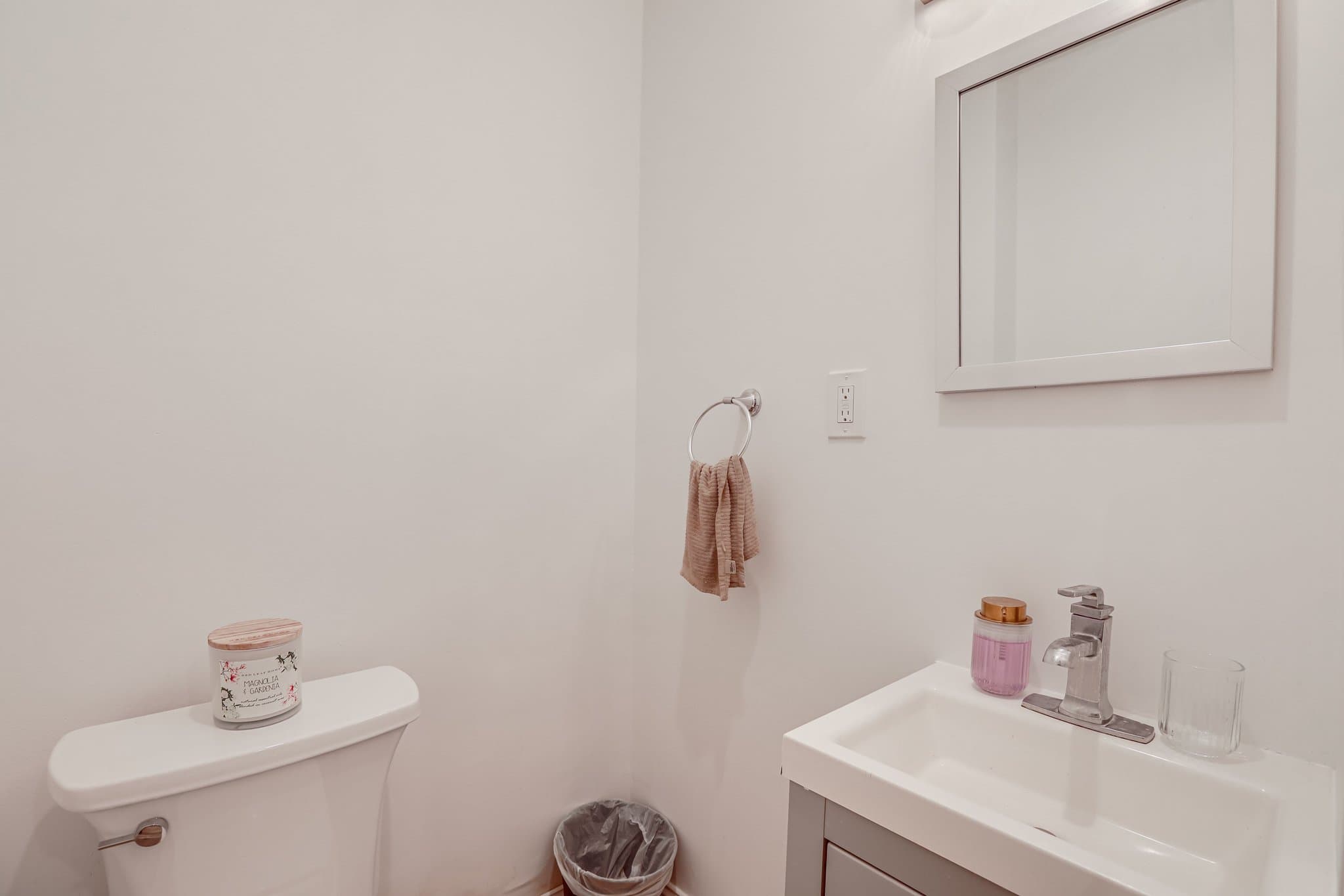 Philadelphia House: 1322 S Mole St