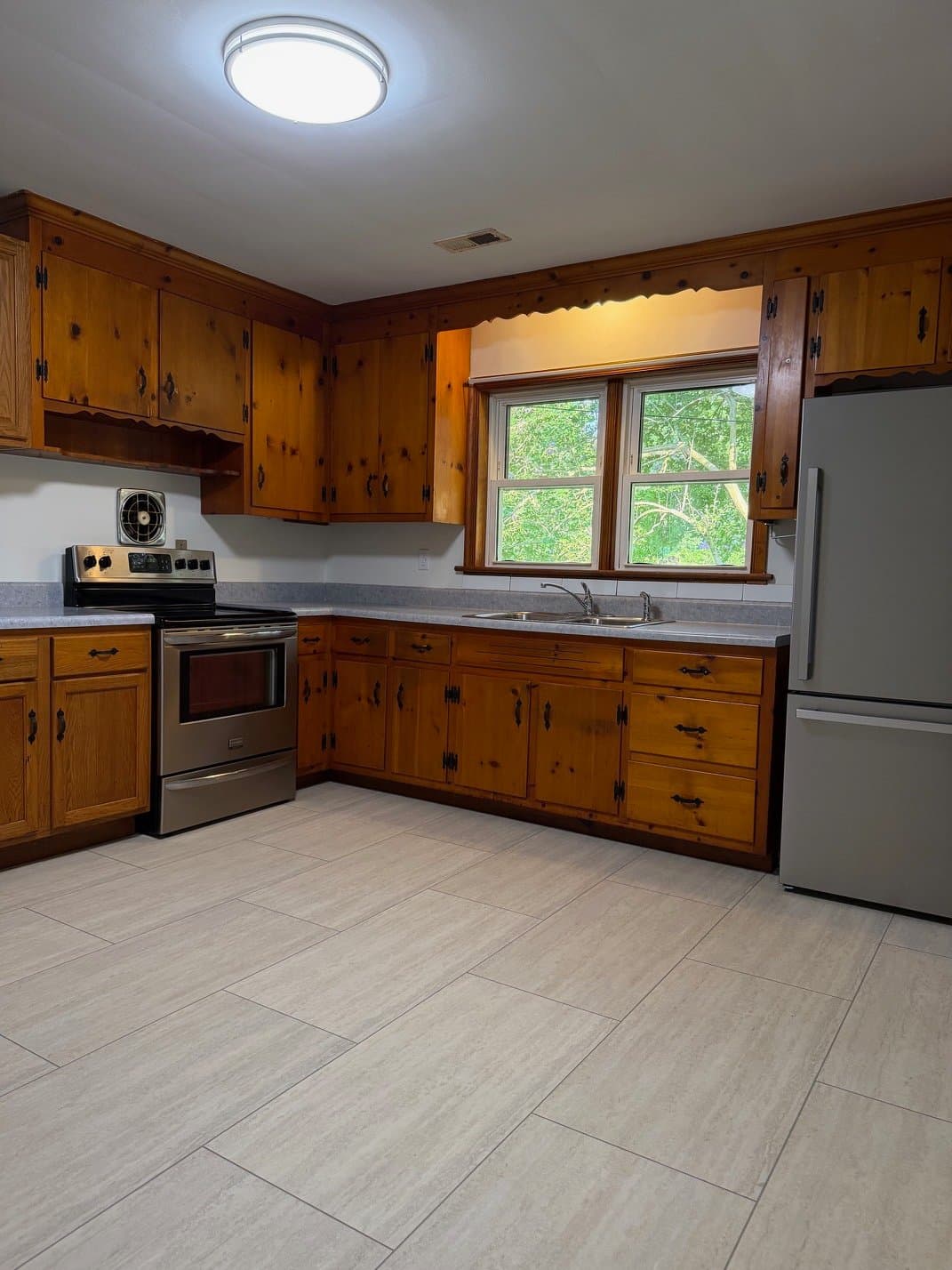 Henrico House: 518 E Washington St