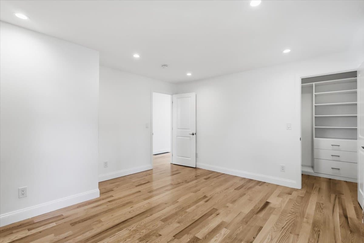 Newton House: 24 Fairfield St
