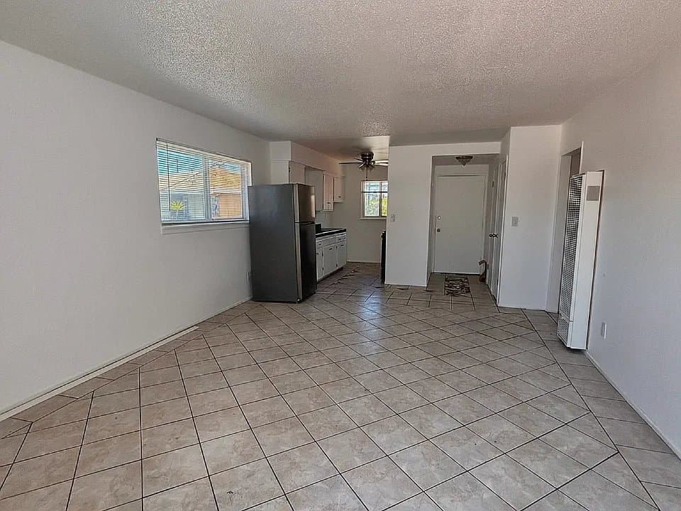 Santa Ana Apartment: 1610 E Evergreen St