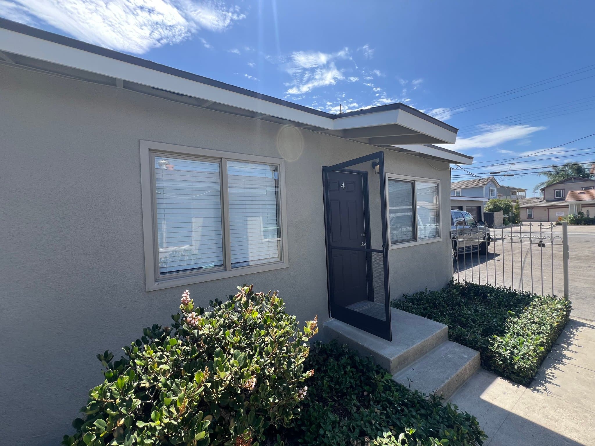 Fullerton Apartment: 358, 362, 366, 370 W. Truslow Ave