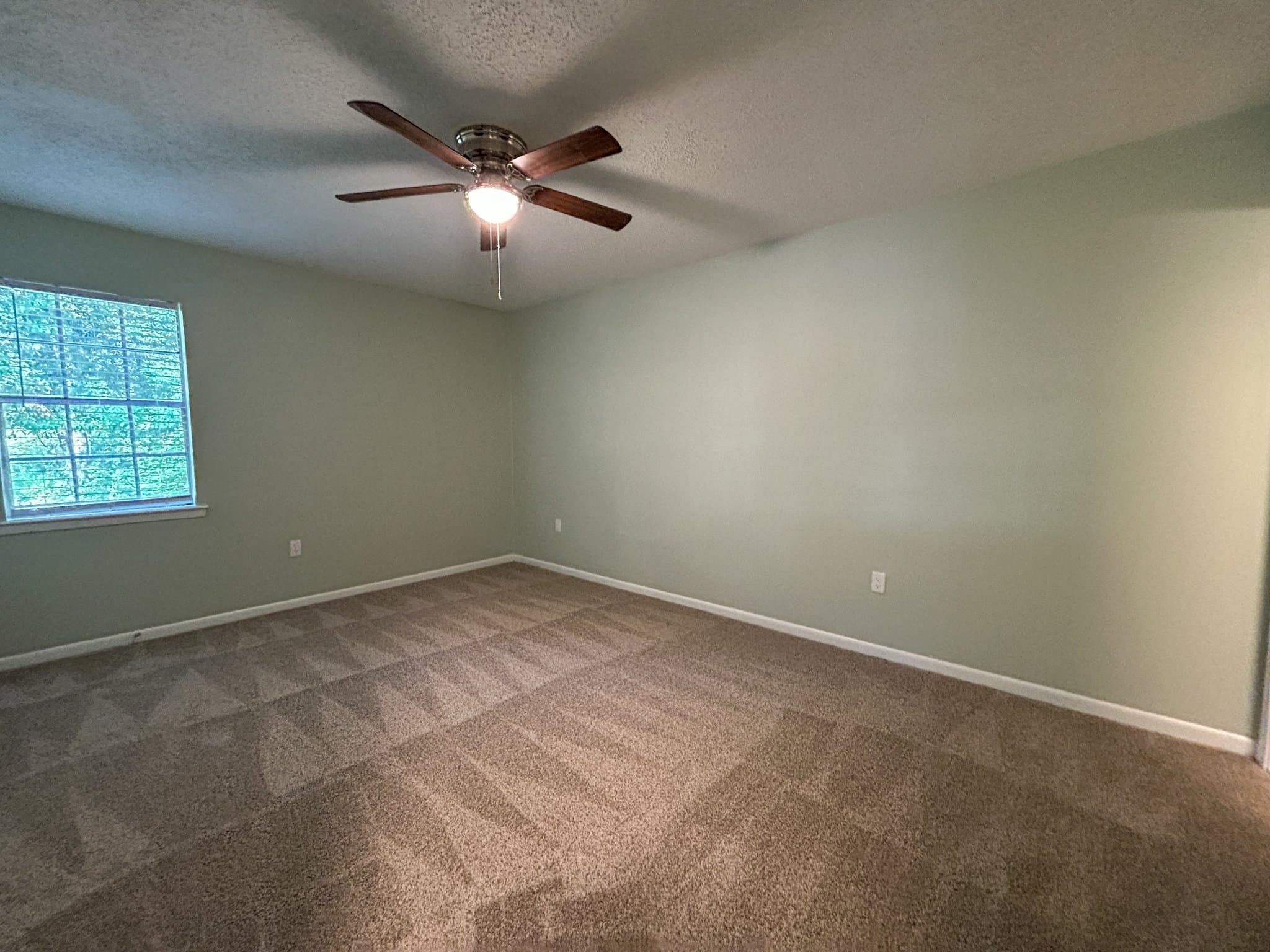 Mobile House: 1716 Northview Dr