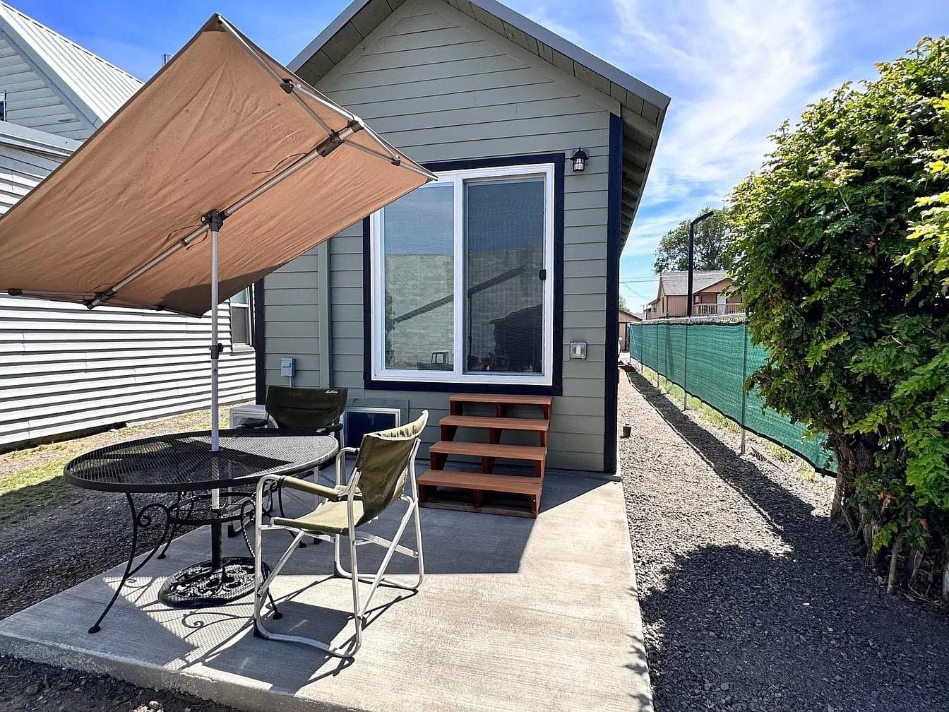 Prineville House: 745 NE Belknap St