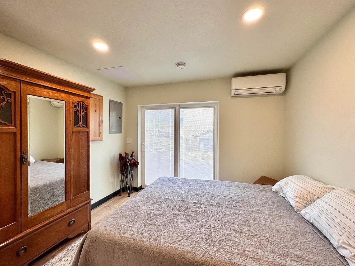Prineville House: 745 NE Belknap St