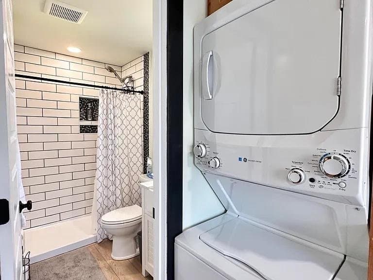 Prineville House: 745 NE Belknap St