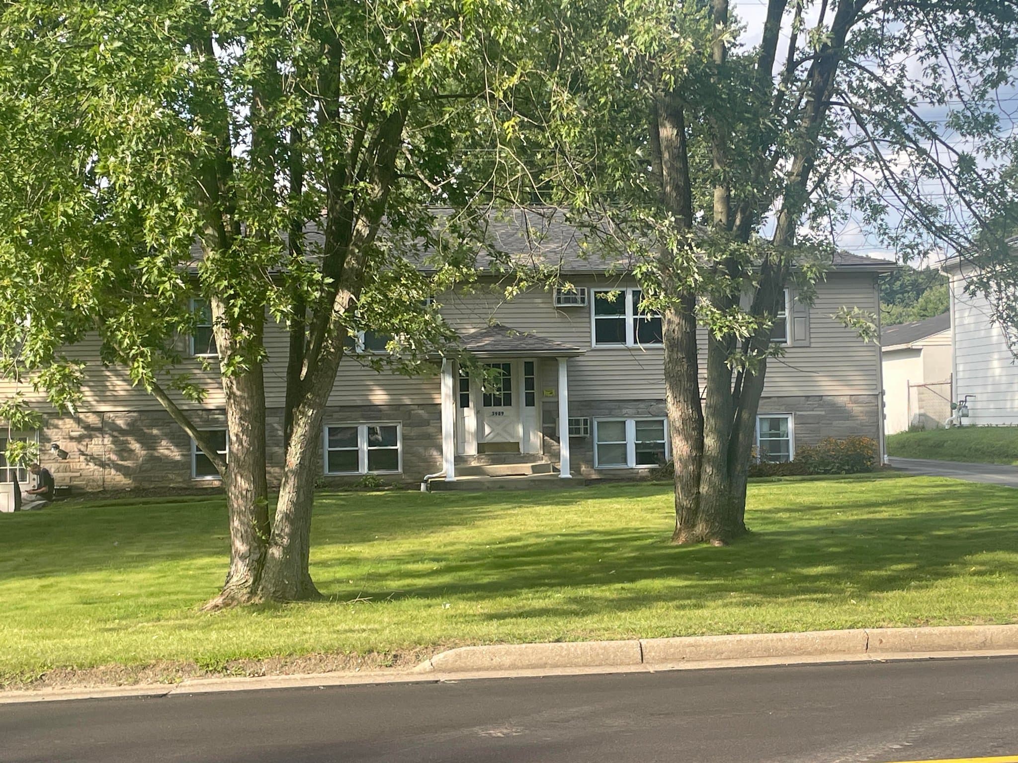 Boardman Apartment: 3989 S. Schenley Ave.