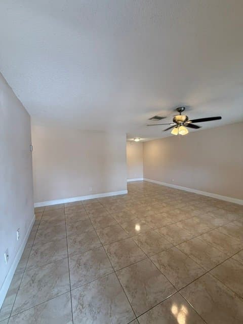 Sunrise Apartment: 5972 nw 19th street