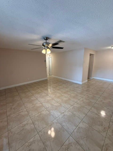 Sunrise Apartment: 5972 nw 19th street