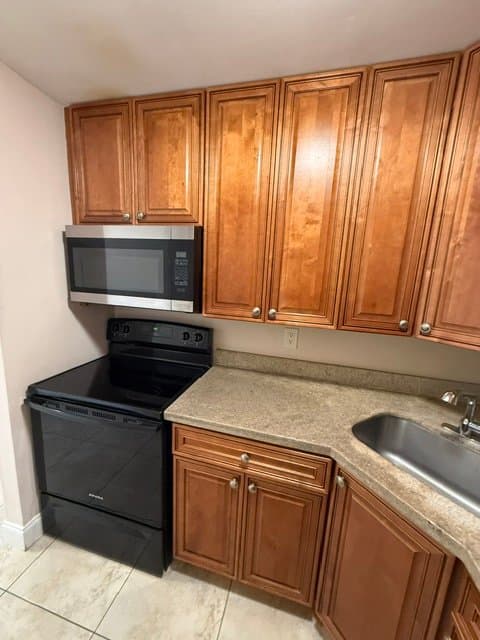 Sunrise Apartment: 5972 nw 19th street