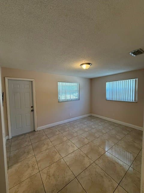 Sunrise Apartment: 5972 nw 19th street