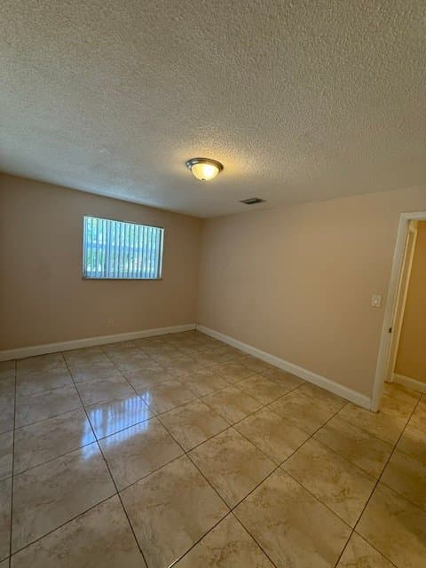 Sunrise Apartment: 5972 nw 19th street