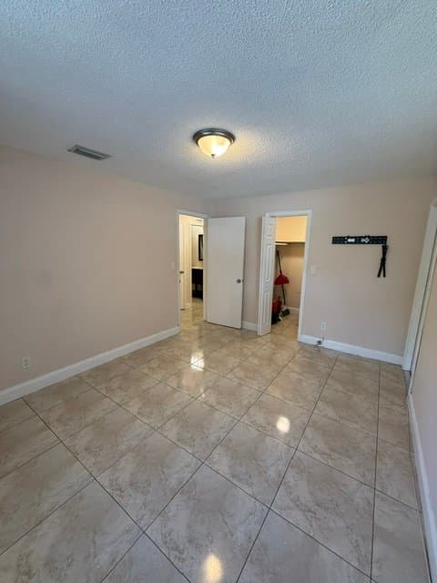 Sunrise Apartment: 5972 nw 19th street