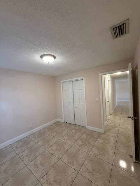 Sunrise Apartment: 5972 nw 19th street