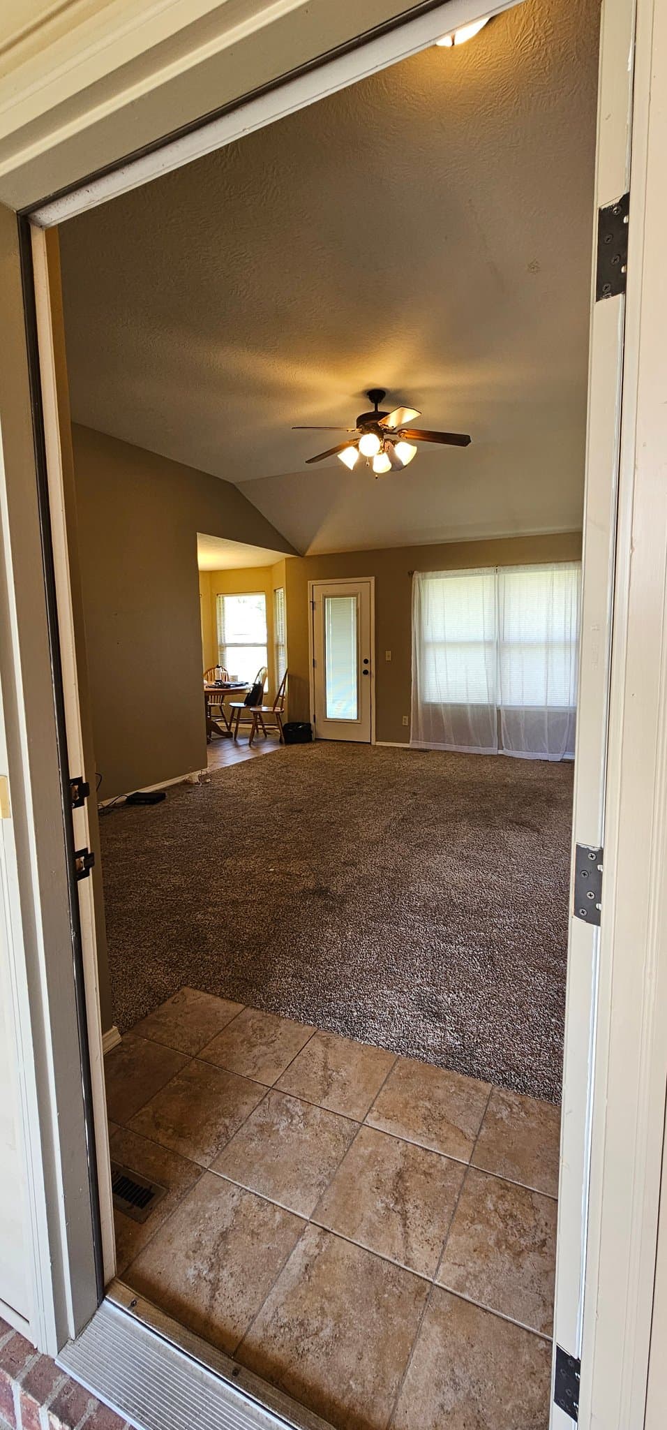 Springfield House: 1332 S Lexington Ave