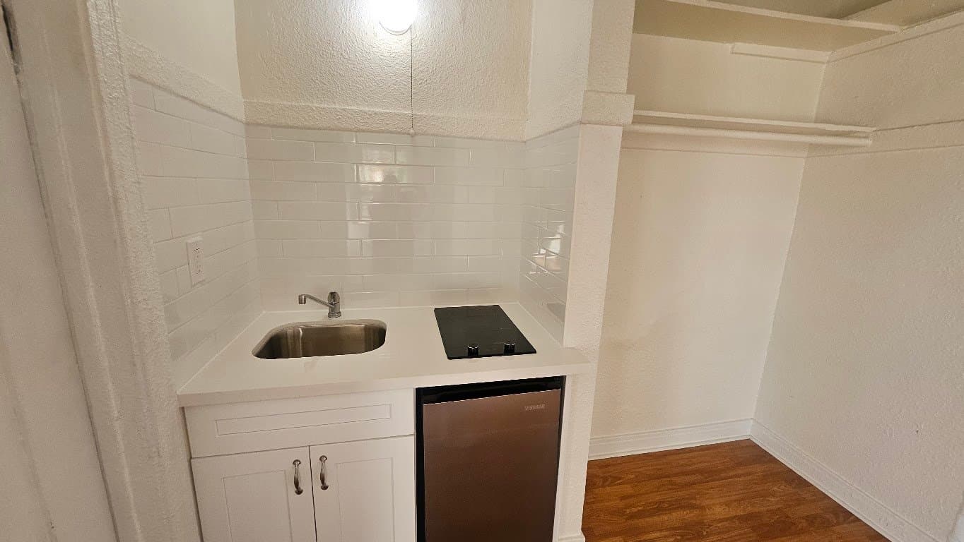Los Angeles Apartment: 844 S Westlake Ave