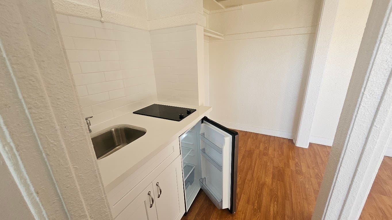 Los Angeles Apartment: 844 S Westlake Ave