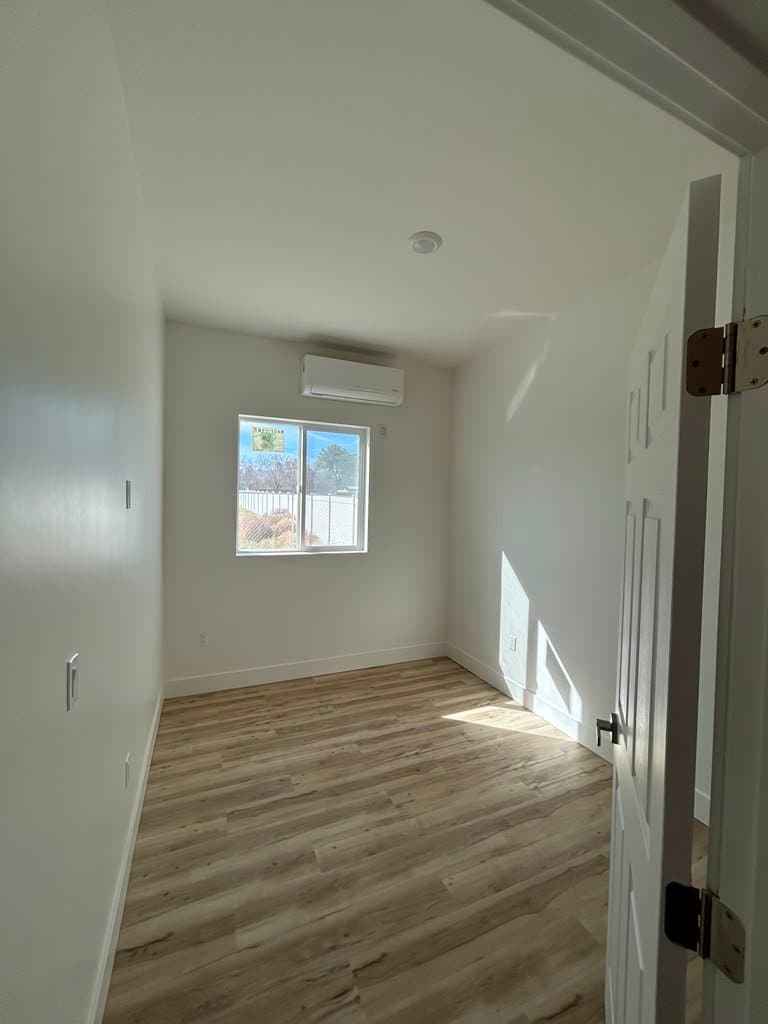 Palmdale House: 9755 E Ave Q-4