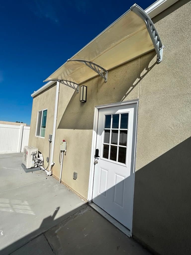 Palmdale House: 9755 E Ave Q-4