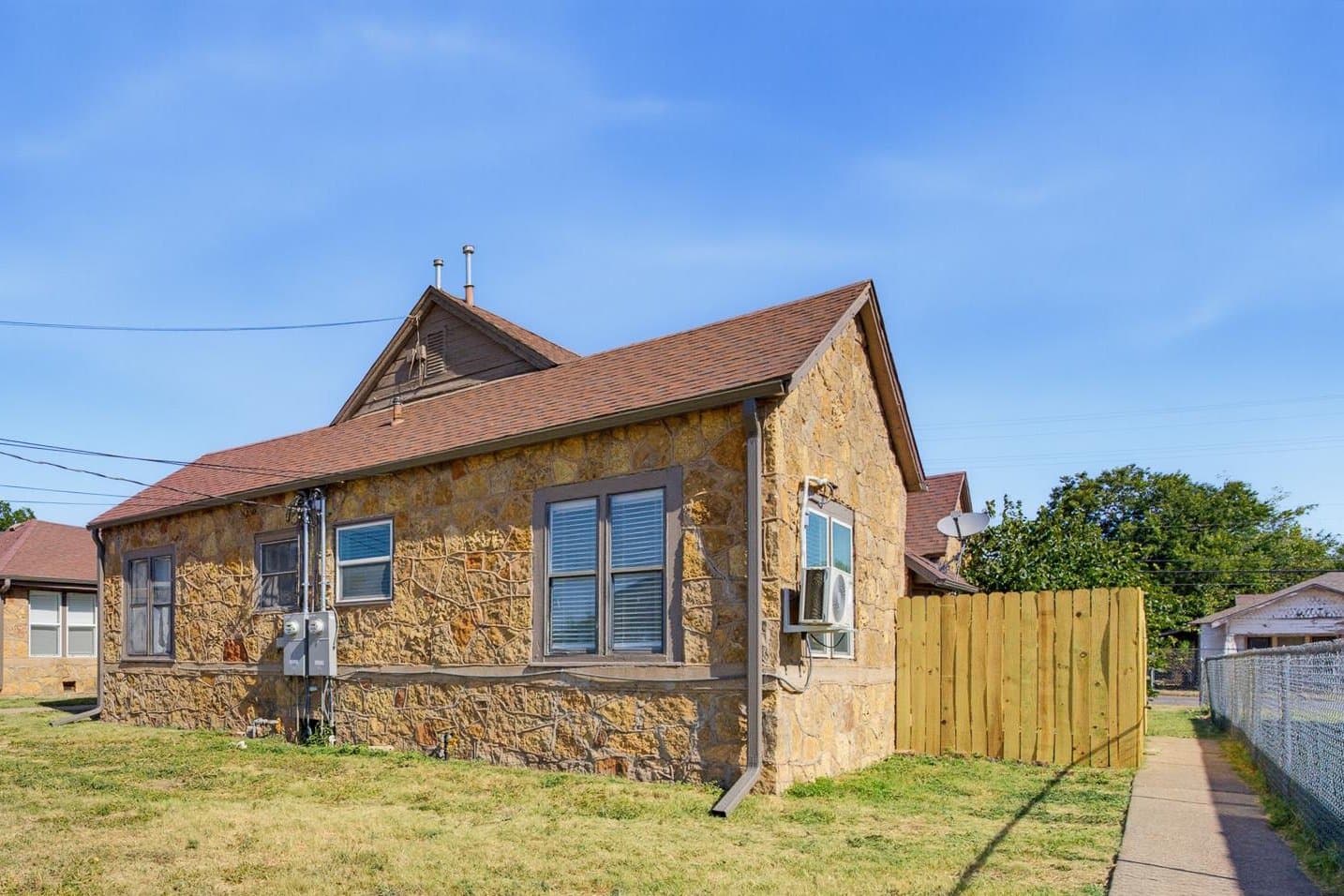 Abilene Townhome: 1849 S 14th St