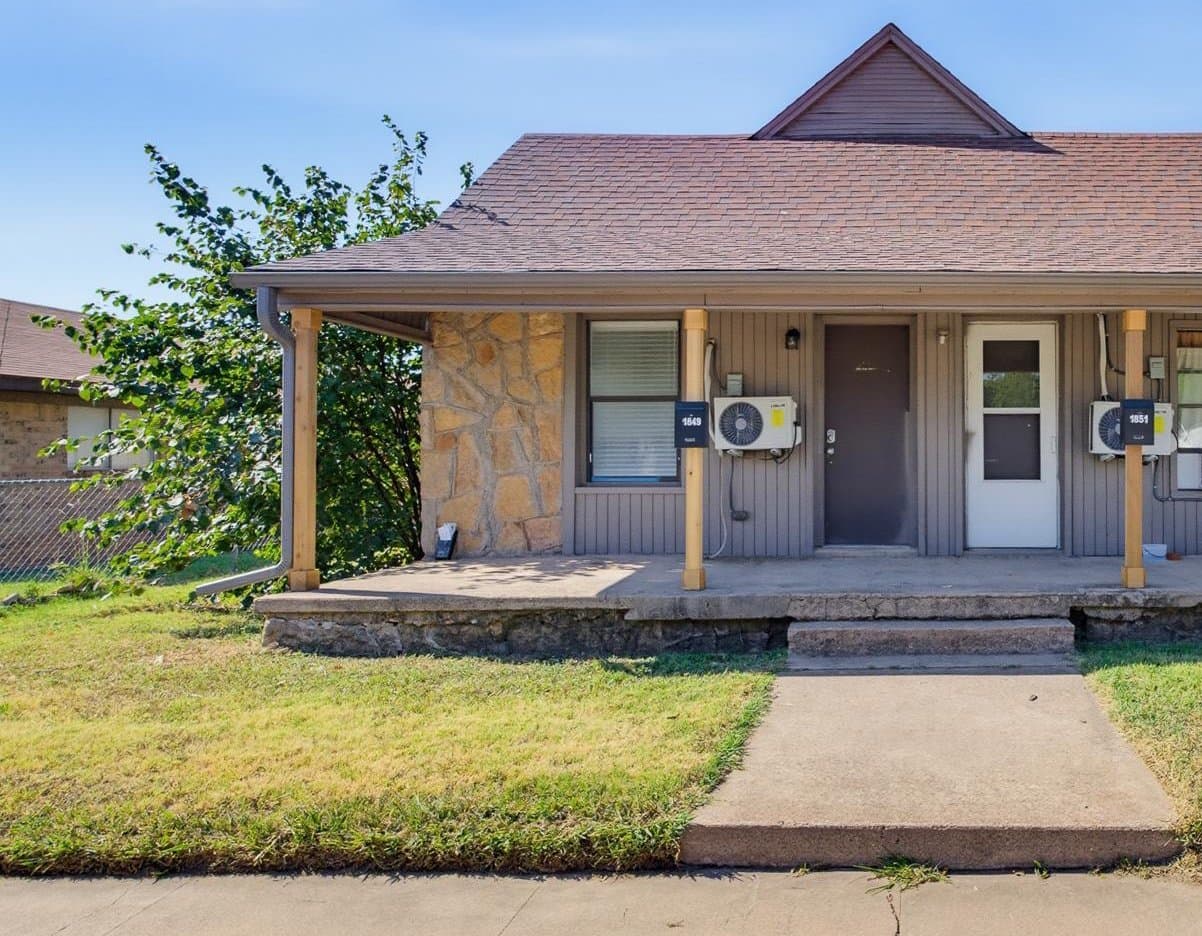 Abilene Townhome: 1849 S 14th St