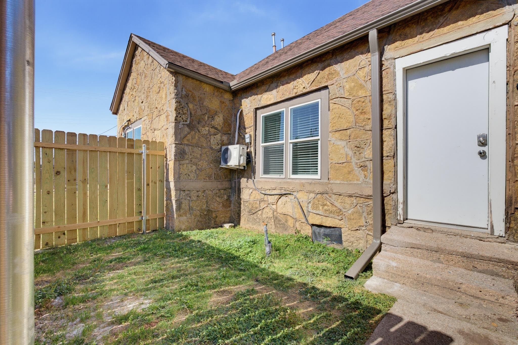 Abilene Townhome: 1849 S 14th St
