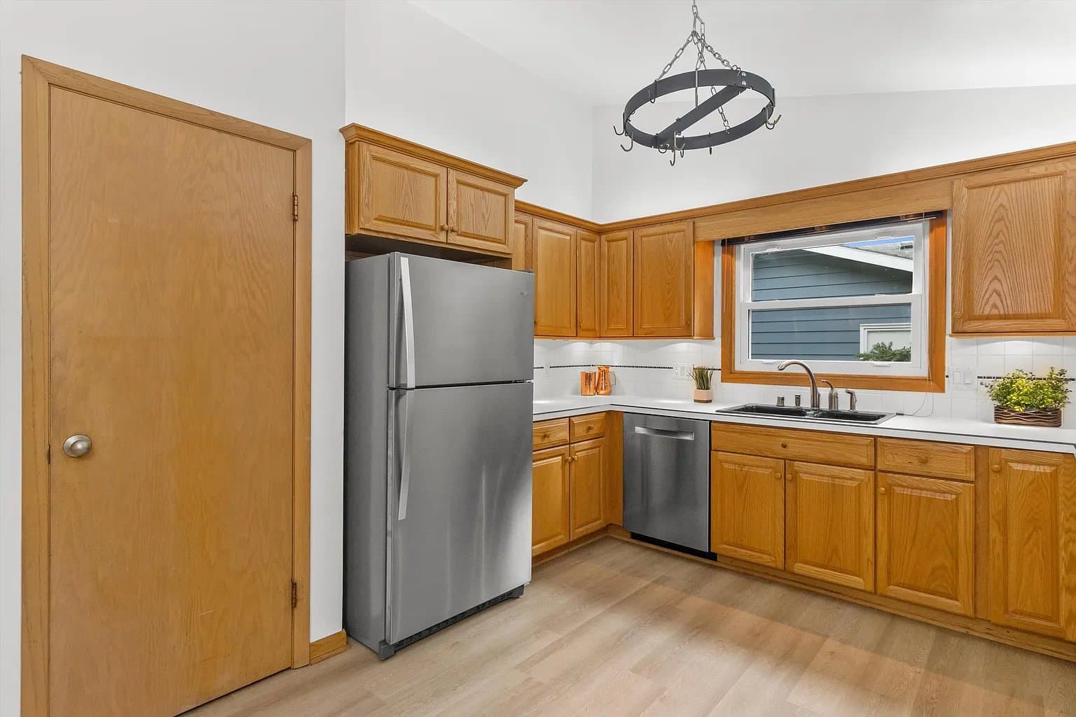 Monona House: 6208 West Gate Road