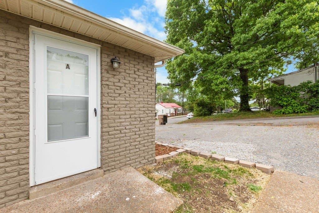 Nashville Multiplex: 895 W Sharpe Ave