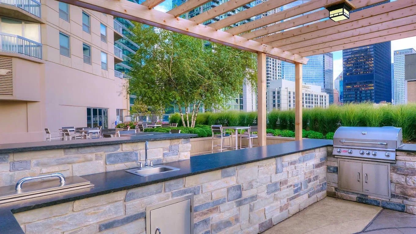 Chicago Condo: 12 W Grand Ave