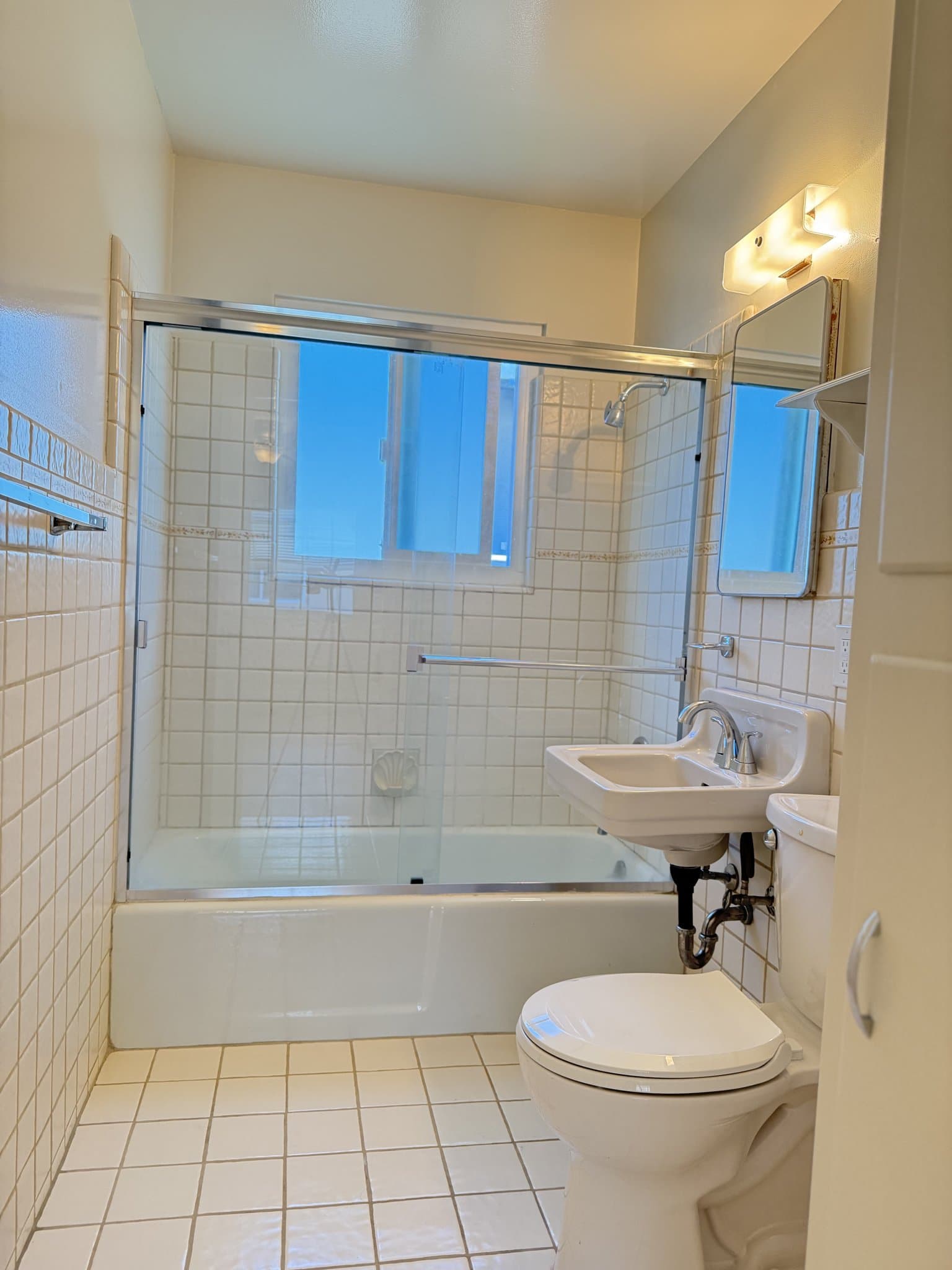 Walnut Creek Apartment: 140 Village Ct.