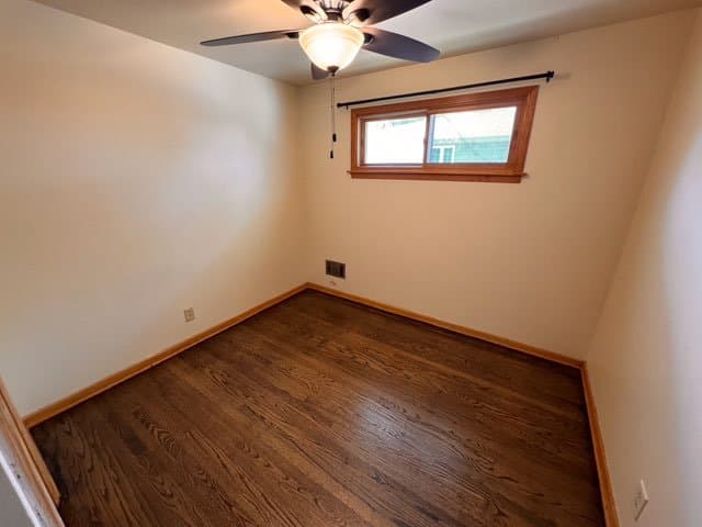 South Milwaukee House: 902 Lakeview Ave