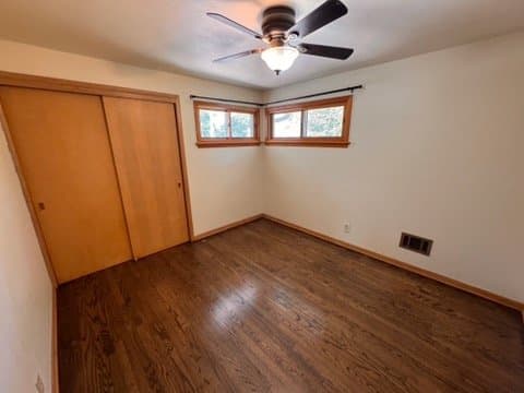 South Milwaukee House: 902 Lakeview Ave