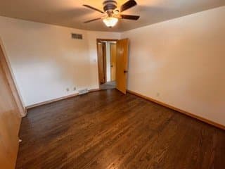 South Milwaukee House: 902 Lakeview Ave
