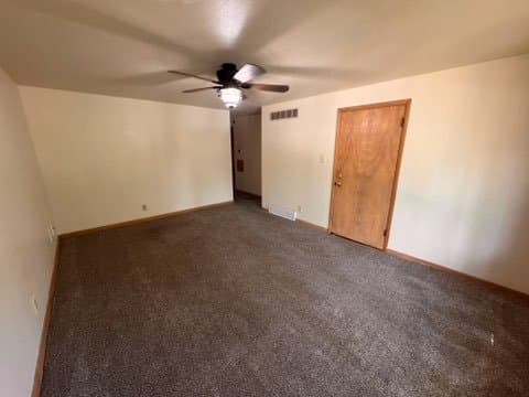 South Milwaukee House: 902 Lakeview Ave